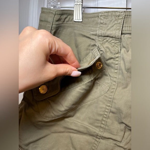 Marc By Marc Jacobs - Summery Casual Green and Gold High-Waisted Cargo Shorts - Picture 2 of 9